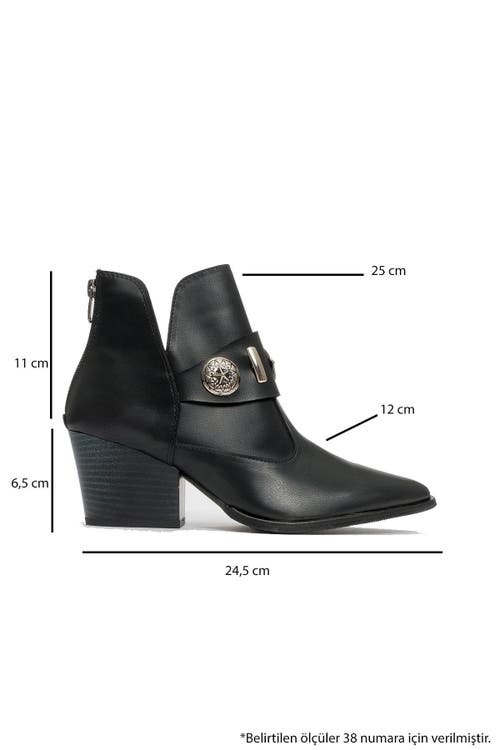 Prologue Shoes Kenda Buckle Block Heel Boot In Black