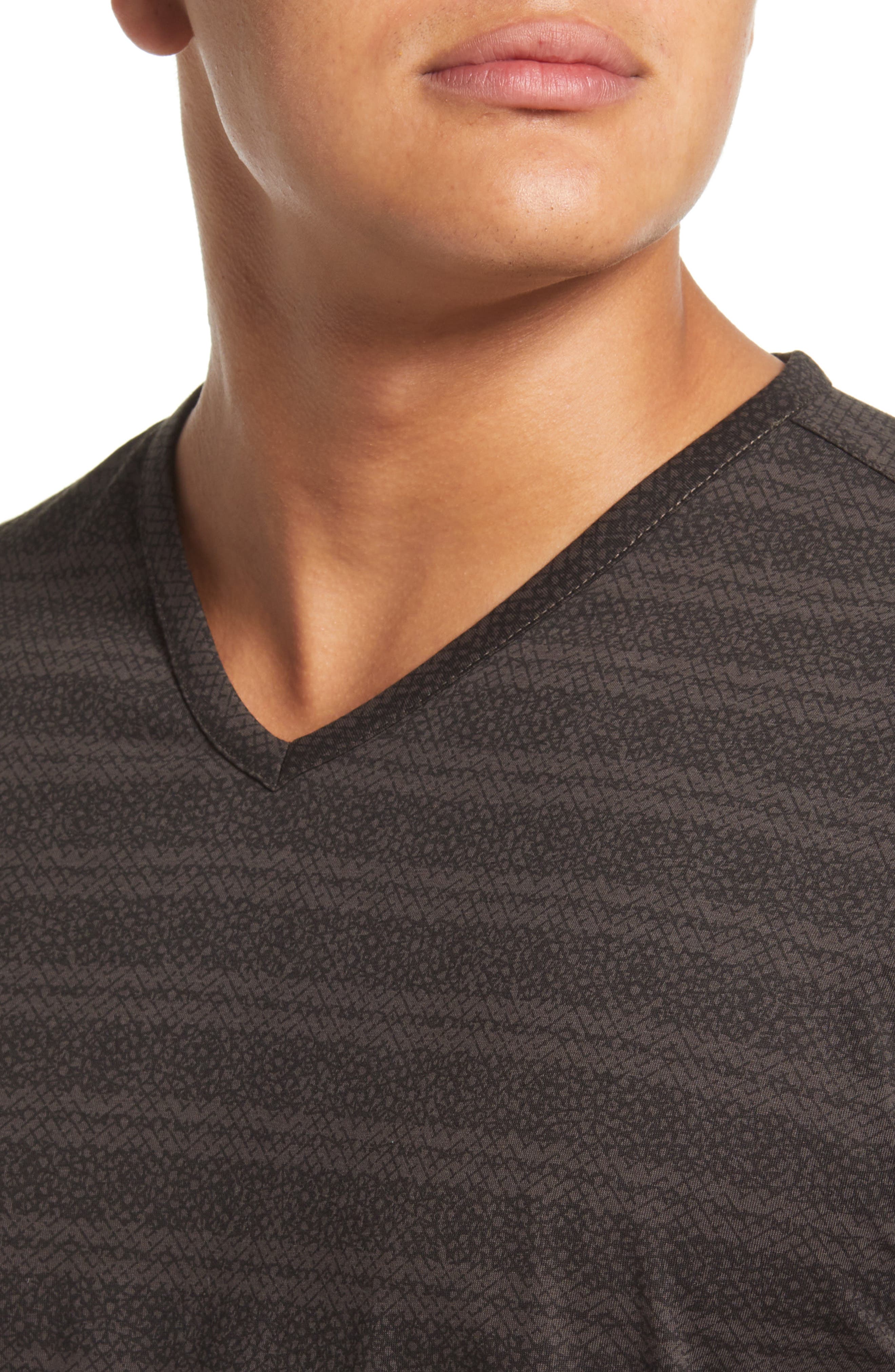 Robert Barakett Men's Pavillion Stripe V-Neck T-Shirt (Men) | Nordstromrack