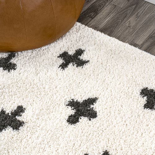 Jonathan Y Cristo Berber Geometric Shag Area Rug In White/gray