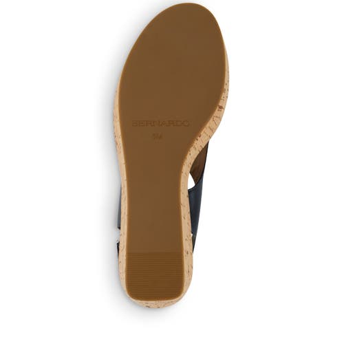 BERNARDO FOOTWEAR BERNARDO FOOTWEAR KUARTA WEDGE SANDAL