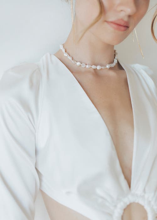 Untamed Petals Sea Breeze Freshwater Pearl Choker In White