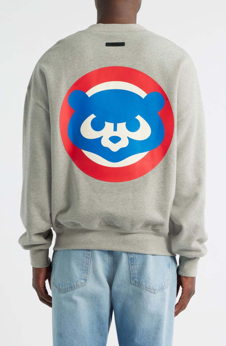 Fear of God Essentials MLB Cubs Sport Fit Cotton Graphic Crewneck Sweatshirt, Alternate, color, Warm Heather