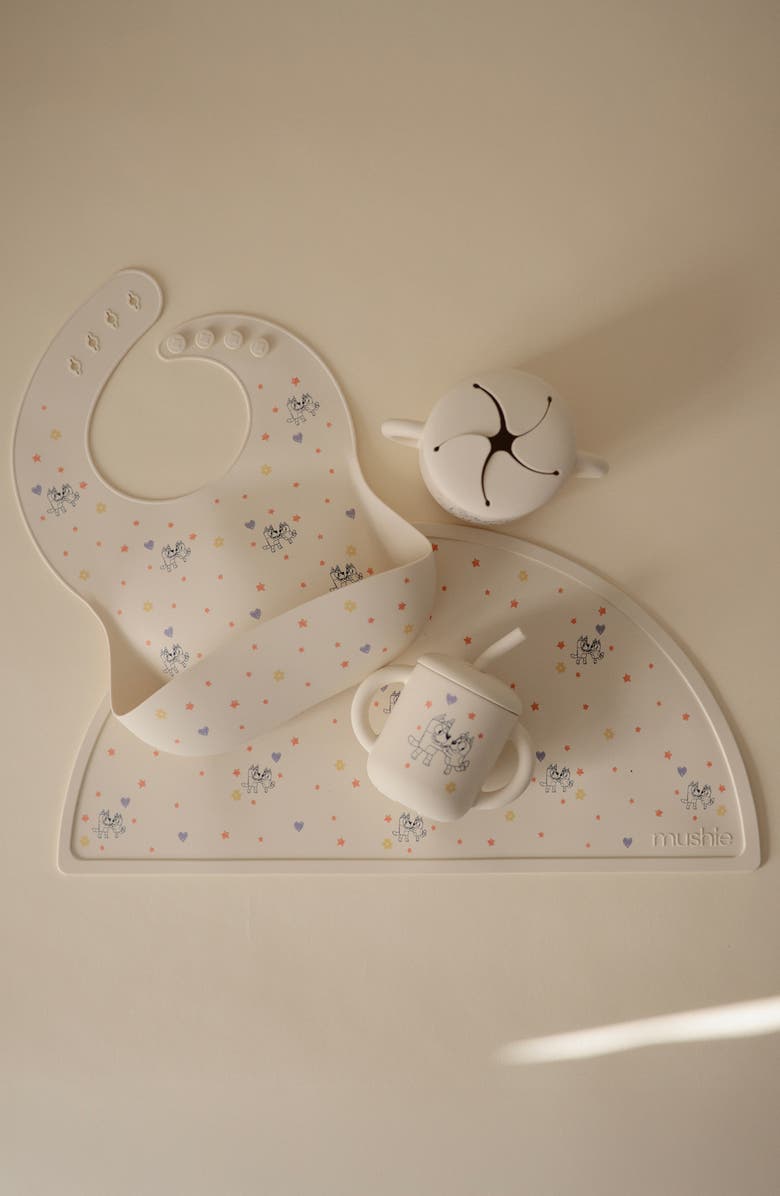 Mushie x Bluey Silicone Bib, Alternate, color, Bluey Ivory