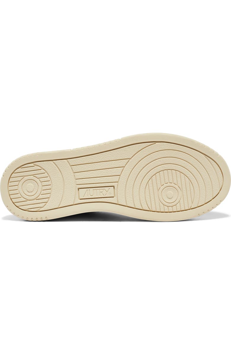 AUTRY Medalist Low Sneaker, Alternate, color, Metallic Silver