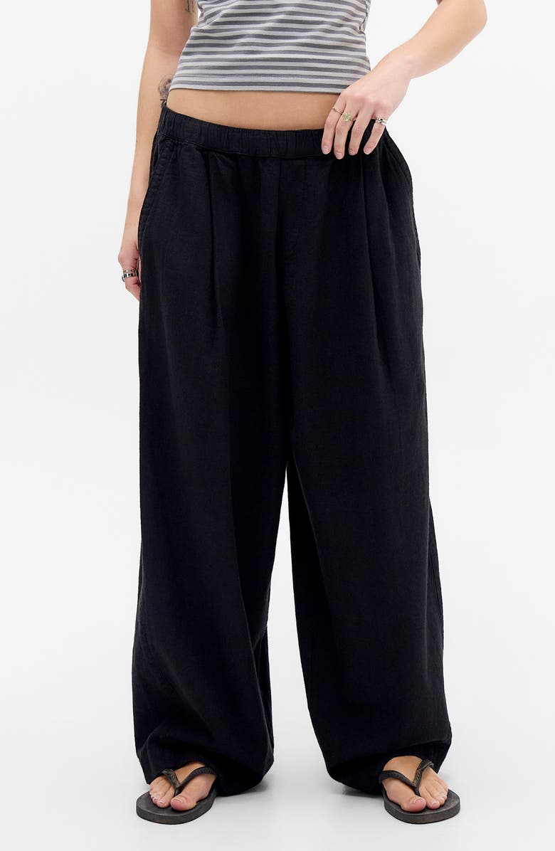 BDG Urban Outfitters Bobbi Pleated Linen Cocoon Pants, Main, color, Black
