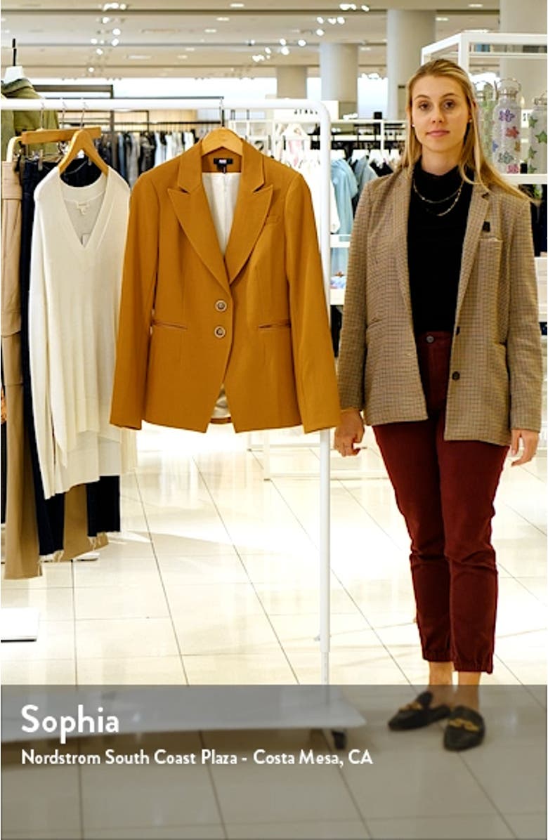 Chelsee Blazer, sales video thumbnail