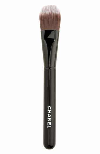 CHANEL LES PINCEAUX DE CHANEL Powder Brush N°106 | Nordstrom CHANEL LES PINCEAUX DE CHANEL Powder Brush N°106 | Nordstrom
