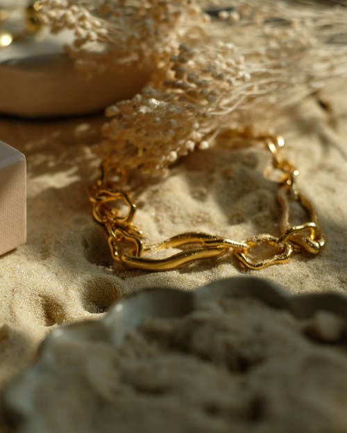 Ottoman Hands Etta Chain Necklace In Gold