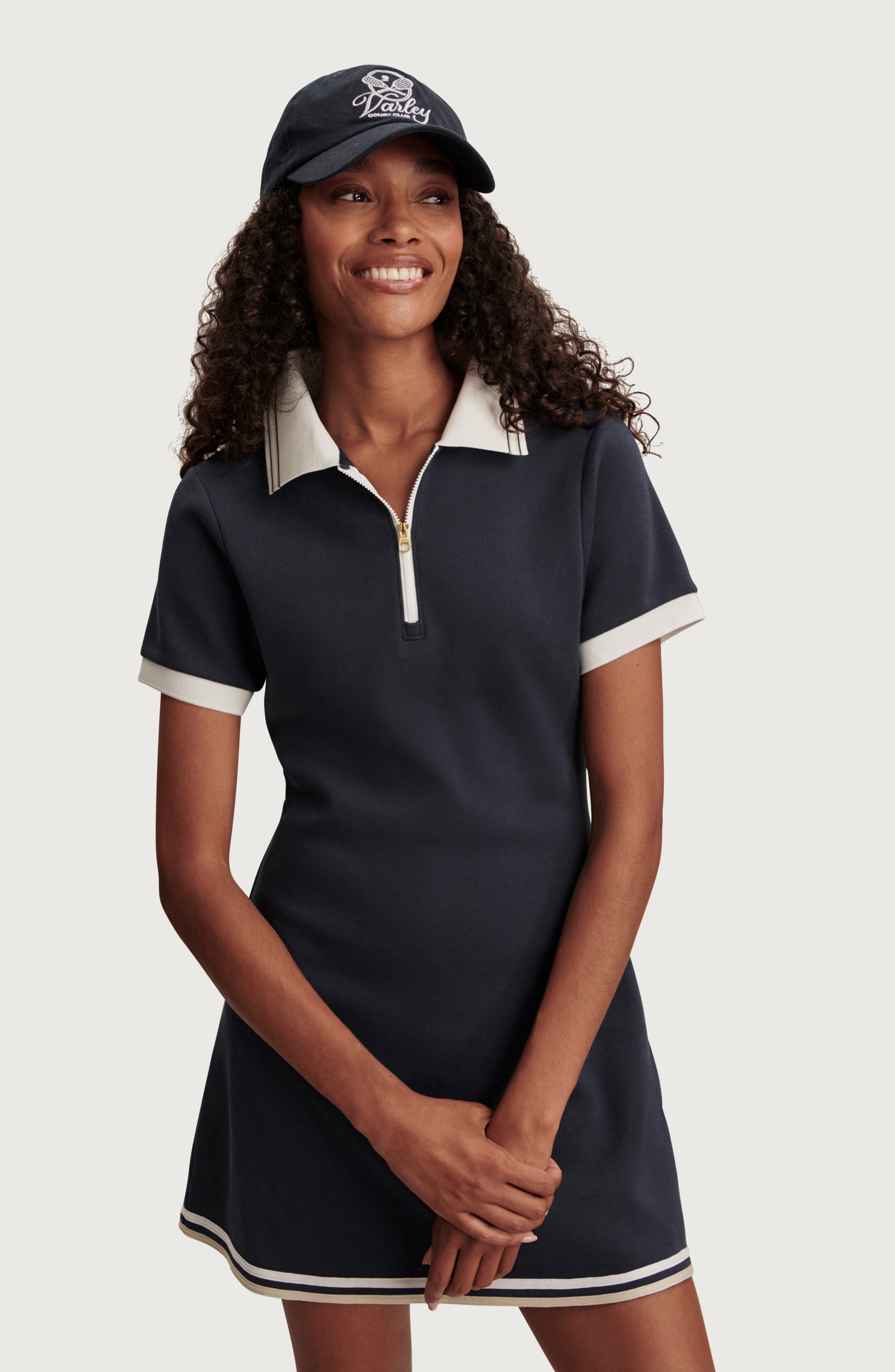 can you wear dress shorts to court Basic Courtroom Rules: 1. Dress Code: Advocates must wear formal black and white attire with bands and gowns. Public/Parties should wear decent, respectful clothing (no shorts, slippers, or flashy outfits). 2