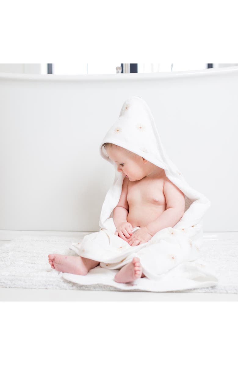 Lulujo Hooded Towel, Alternate, color, Daisies