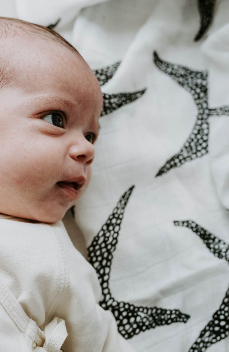 ETTA LOVES 3-Pack Animal Sensory Organic Cotton Muslin Blankets, Alternate, color, Animal Print Mixed