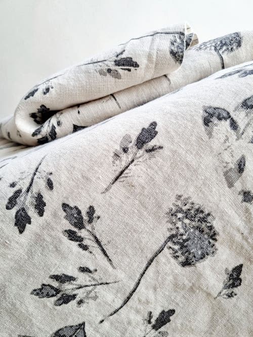 Cg Hunter Floral Tablecloth In Gray