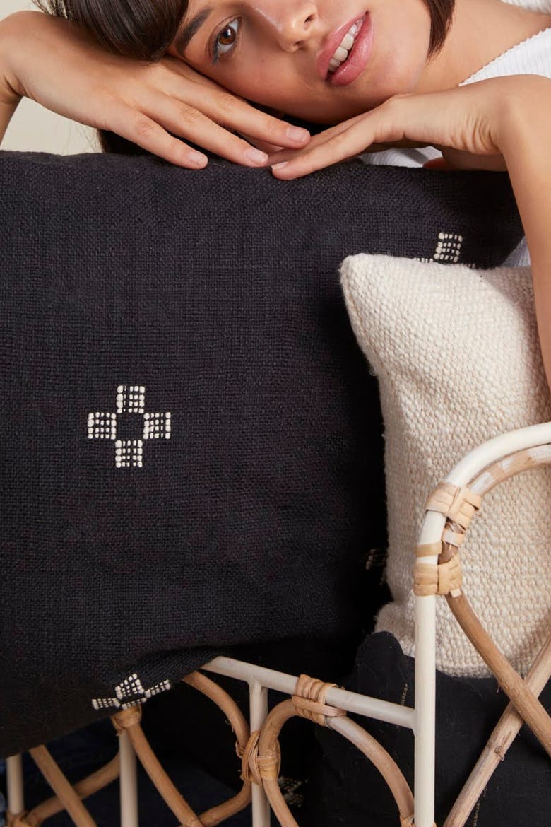 Marguerite Pillow Cover, Alternate, color, Black
