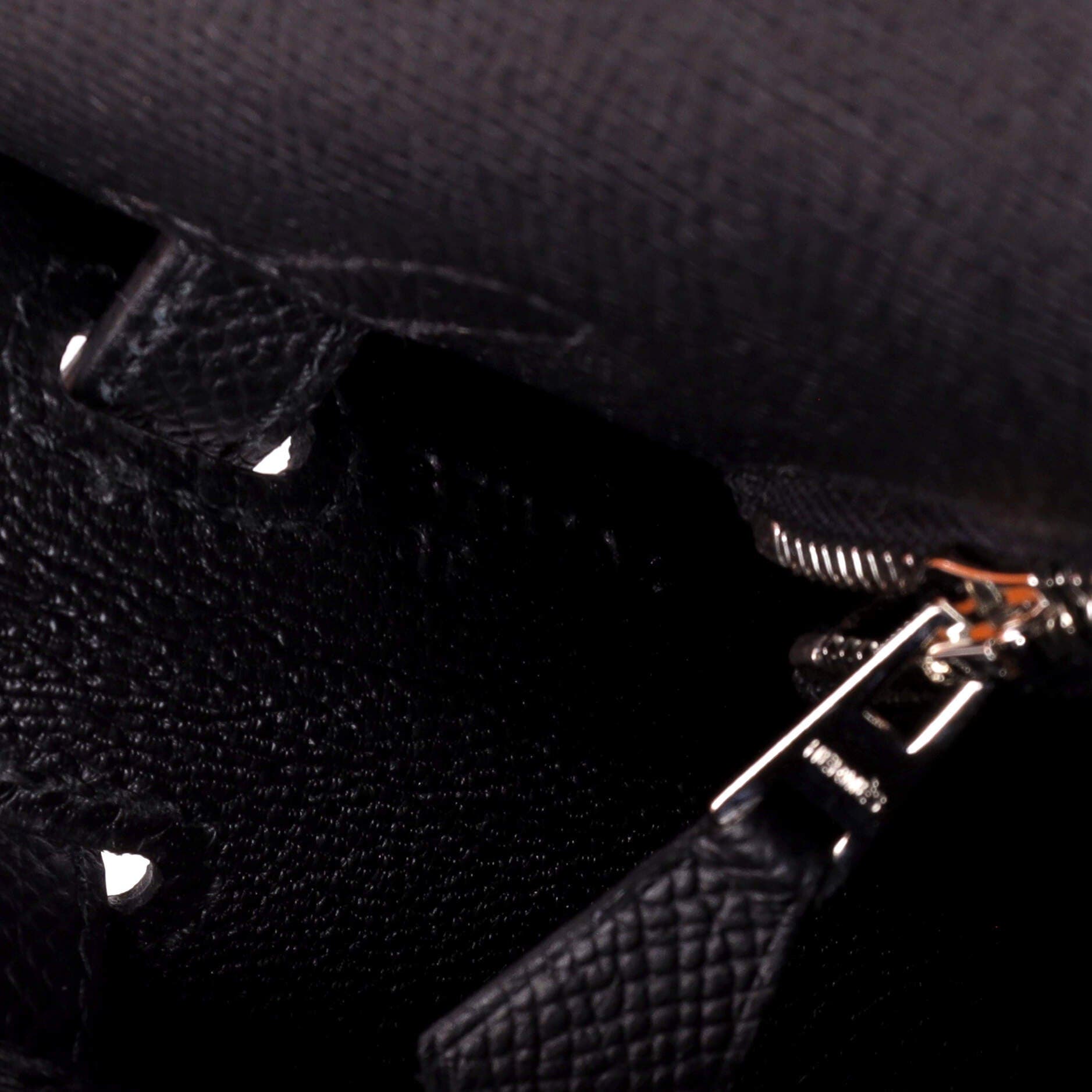 Женские сумки Pre-Owned Hermes Kelly Handbag Black Epsom with Palladium Hardware 25 — фото 8
