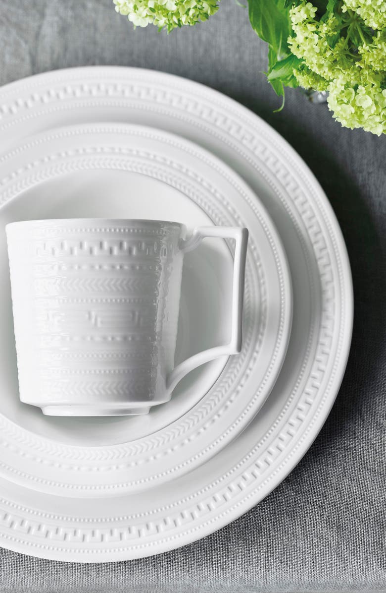 Wedgwood Intaglio 5-Piece Bone China Place Setting, Alternate, color, White