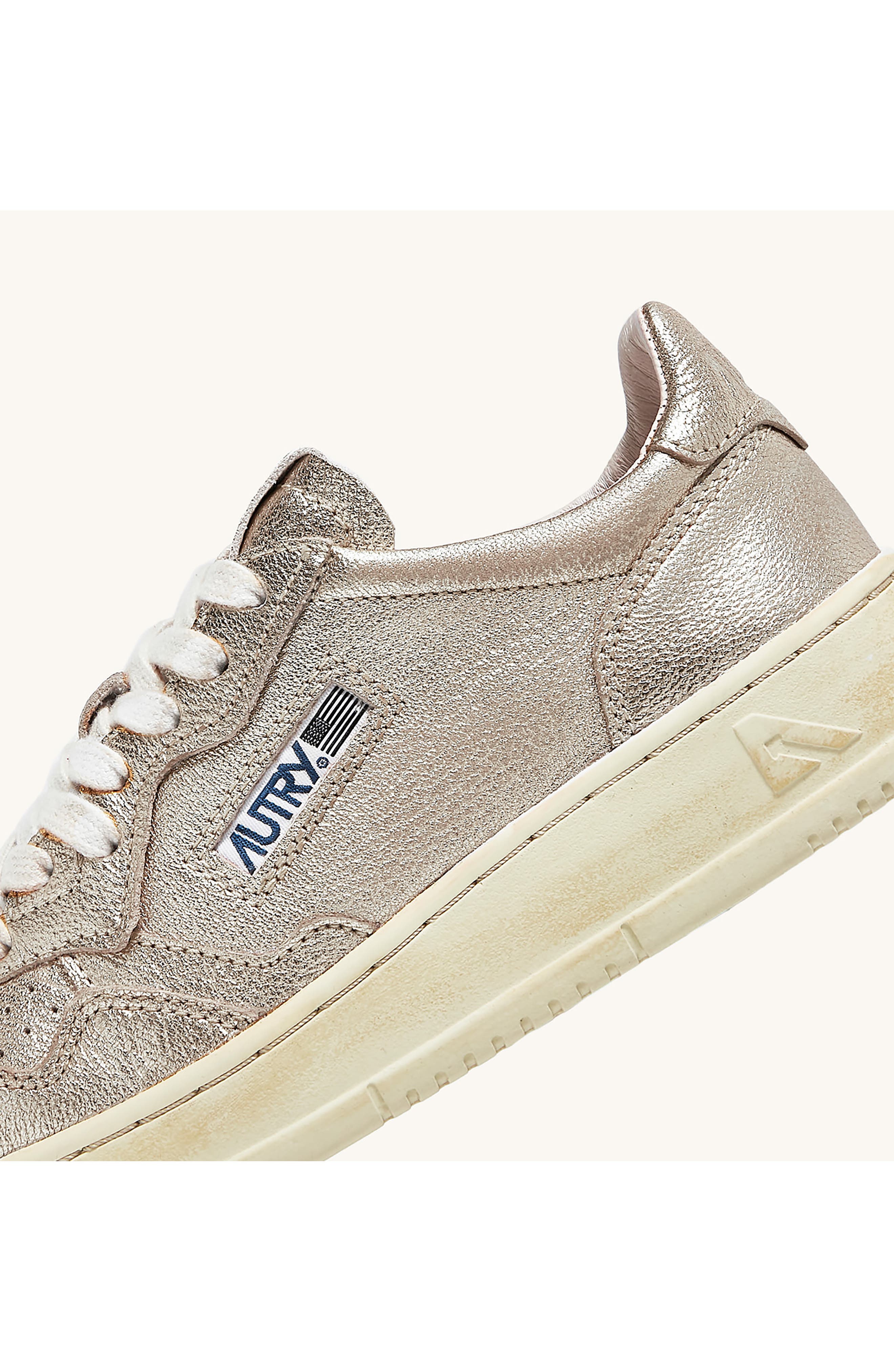 AUTRY Medalist Low Top Sneaker, Alternate, color, Goat/ Metal Platinum