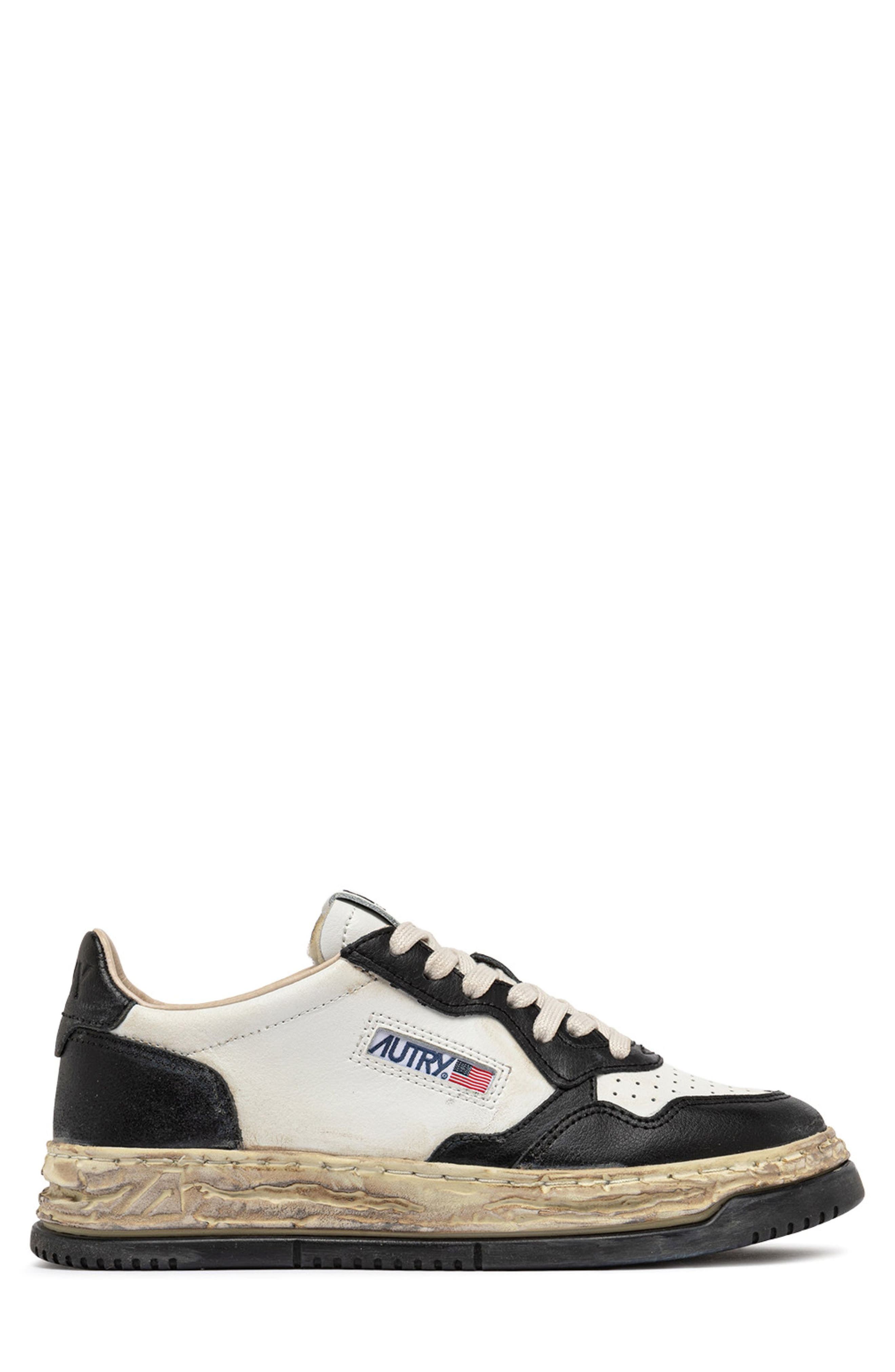 AUTRY Medalist Super Vintage Low Sneaker, Alternate, color, White/ Black
