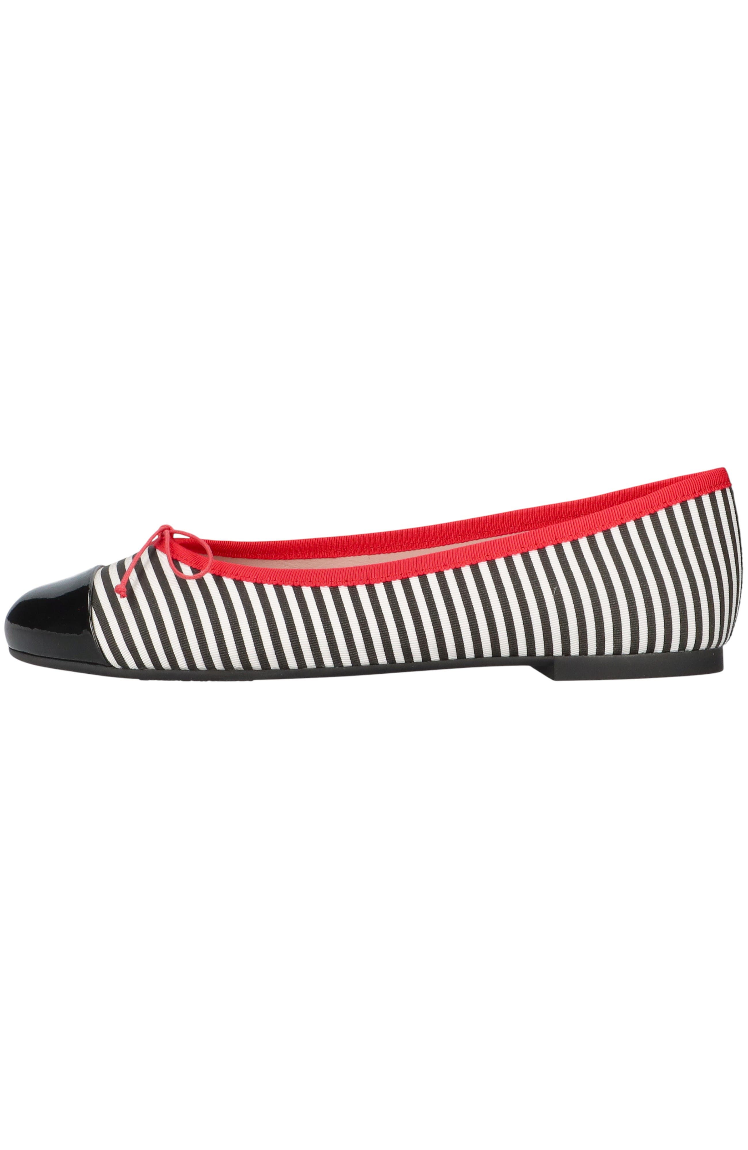 Pretty Ballerinas Round Toe Toecap Textile Ballet Flat, Main, color, Blue Stripes