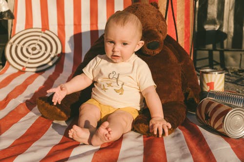 Deux Par Deux Baby Boy's Printed Organic Cotton Top And Short Set Yellow Bananas And Off-white In Yellow Bananas And Off-white