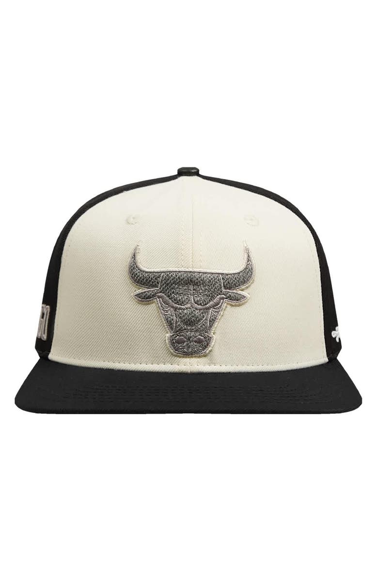 PRO STANDARD Men's Pro Standard  Cream Chicago Bulls French Terry Snapback Hat, Alternate, color, Cream