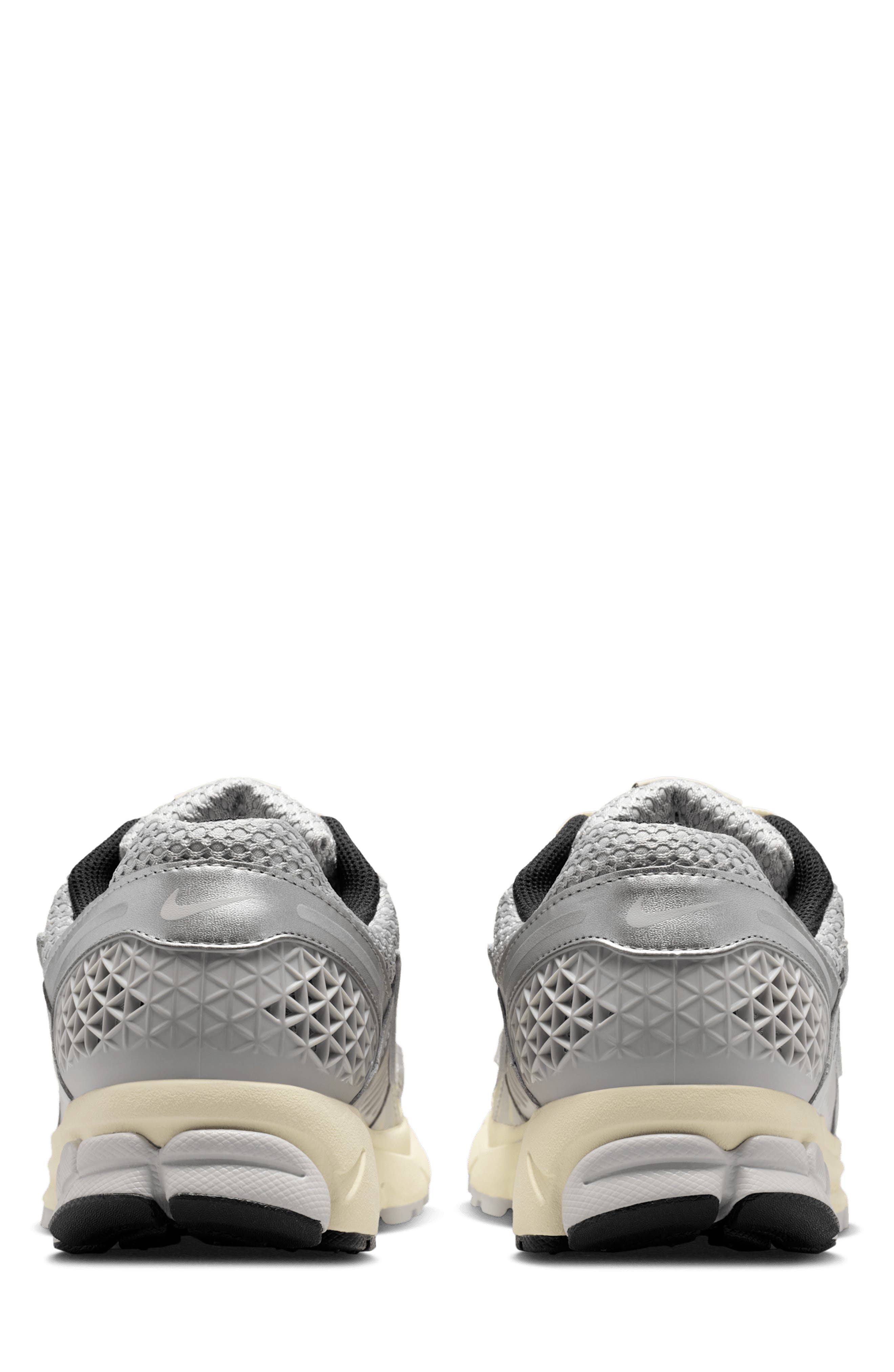 Zoom Vomero 5 Sneaker, Alternate, color, GREY FOG/ METALLIC SILVER