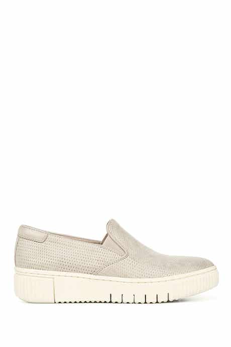 SOUL NATURALIZER Tia Slip-On Sneaker