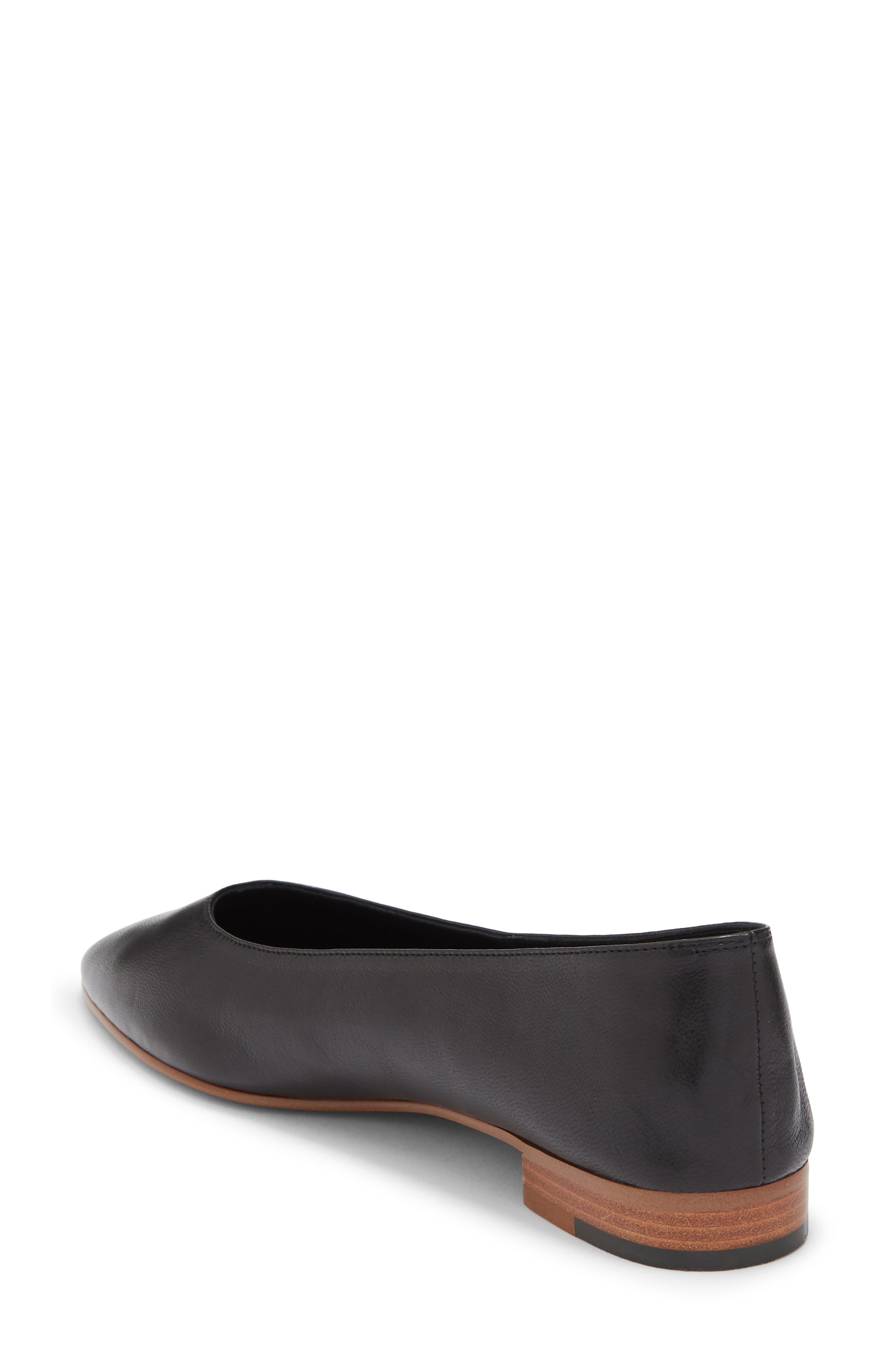 Vespa Pointed Toe Flat, Alternate, color, BLACK TAN STACK