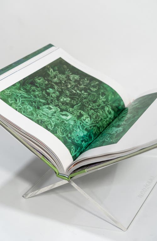 Bond & Grace Book Stand In Transparent