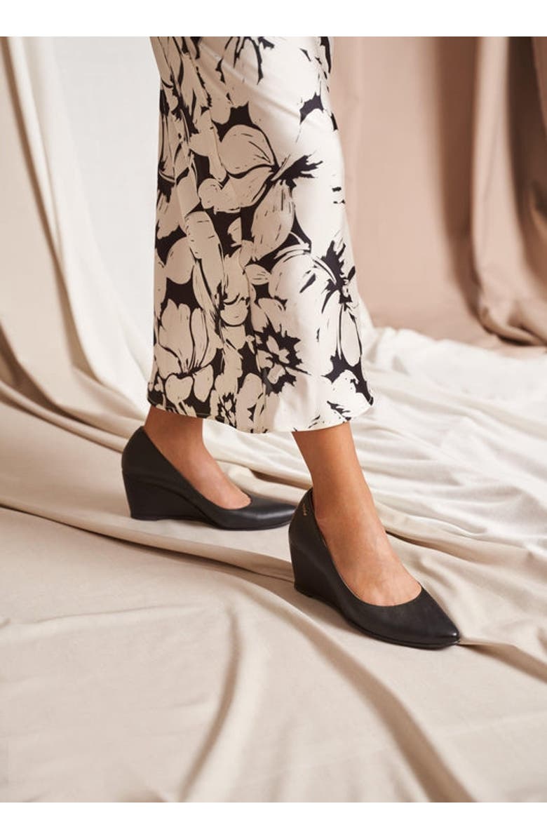 VISCATA Verona Leather Wedges, Alternate, color, Black