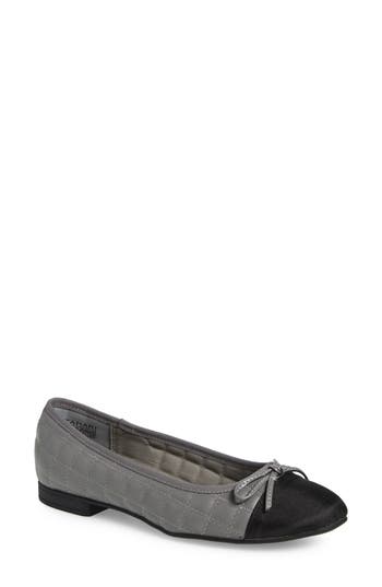 T Tahari Chateau Cap Toe Quilted Flat In Gray/black