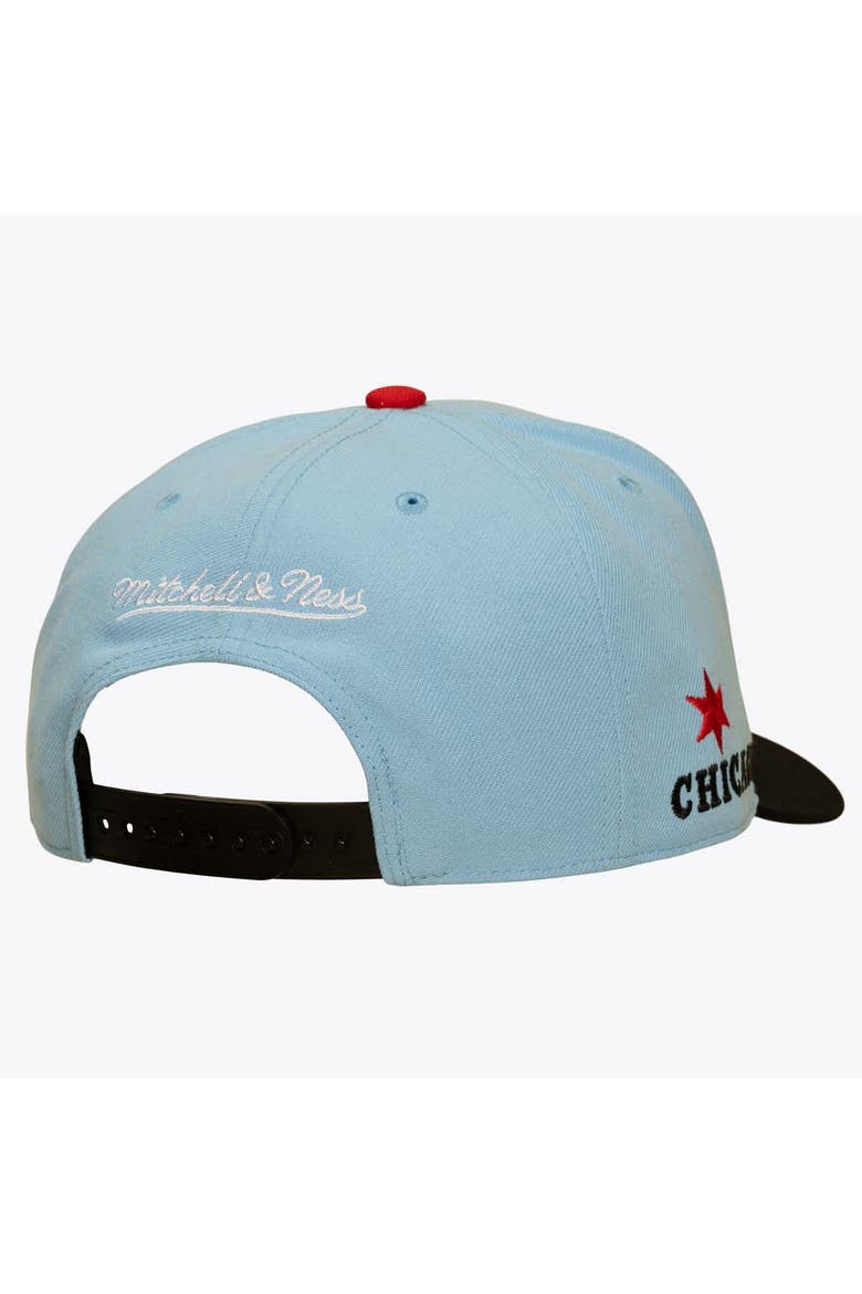 Men's Mitchell & Ness Light Blue/Black Chicago Bulls In the City Pro Pinch Snapback Hat, Alternate, color, Light Blue