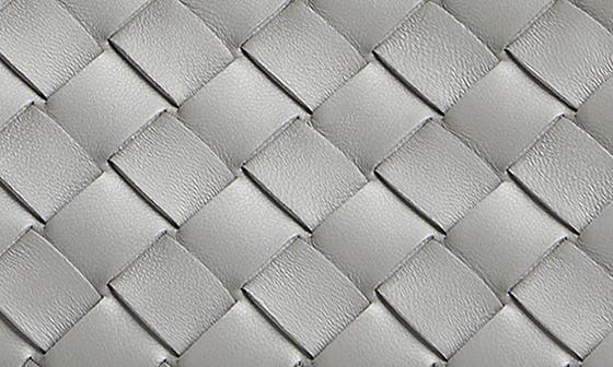 Женские сумки Bottega Veneta Small Andiamo Intrecciato Shoulder Bag — фото 6