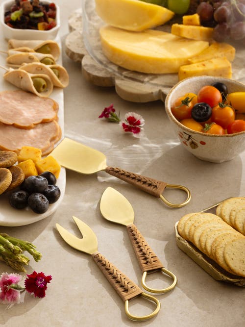 Gauri Kohli Helsinki Cheese Knives, Set Of 3 In Gold