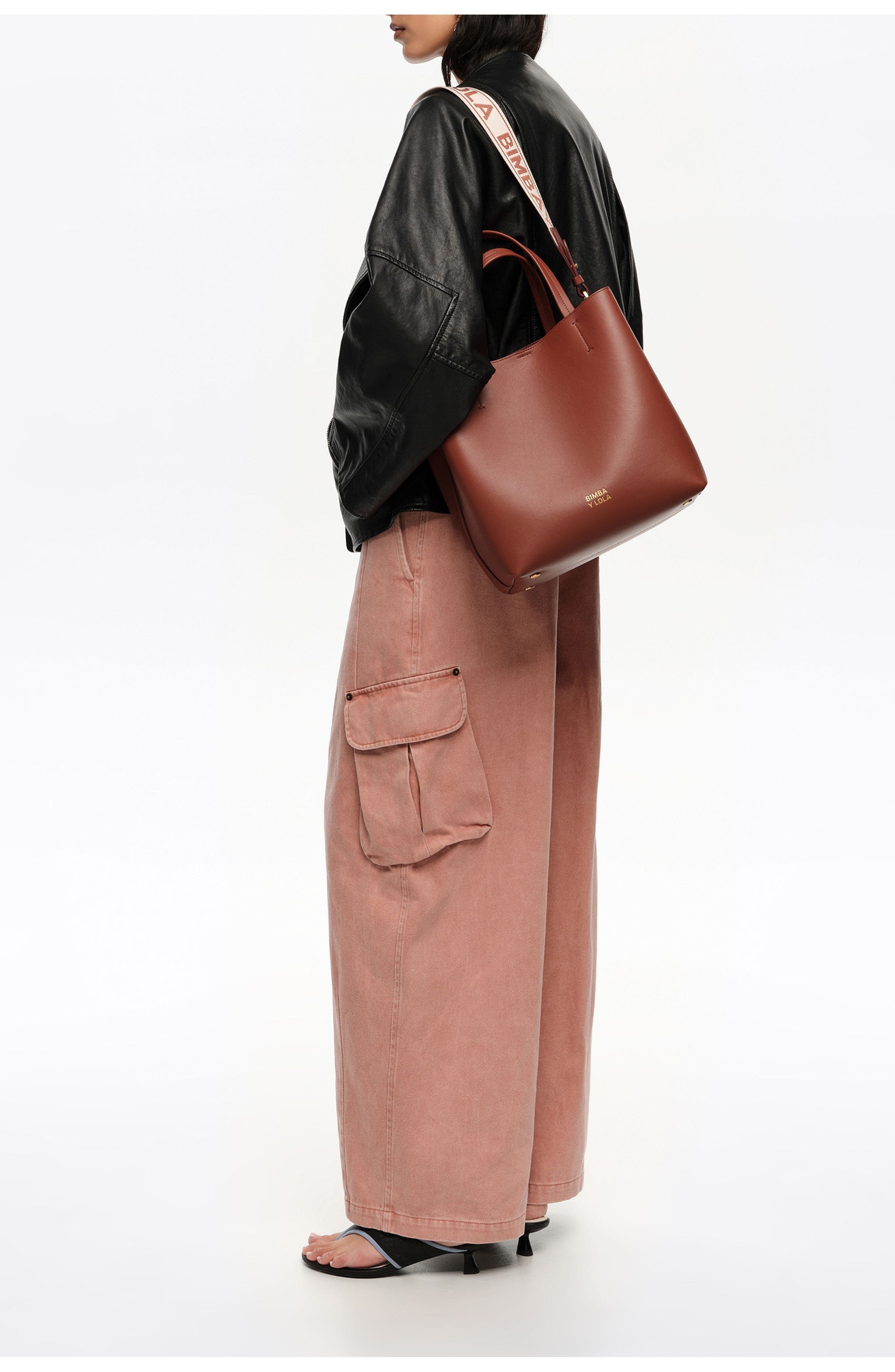 Bimba y Lola Medium Leather Chihuahua bag, Alternate, color, Nut