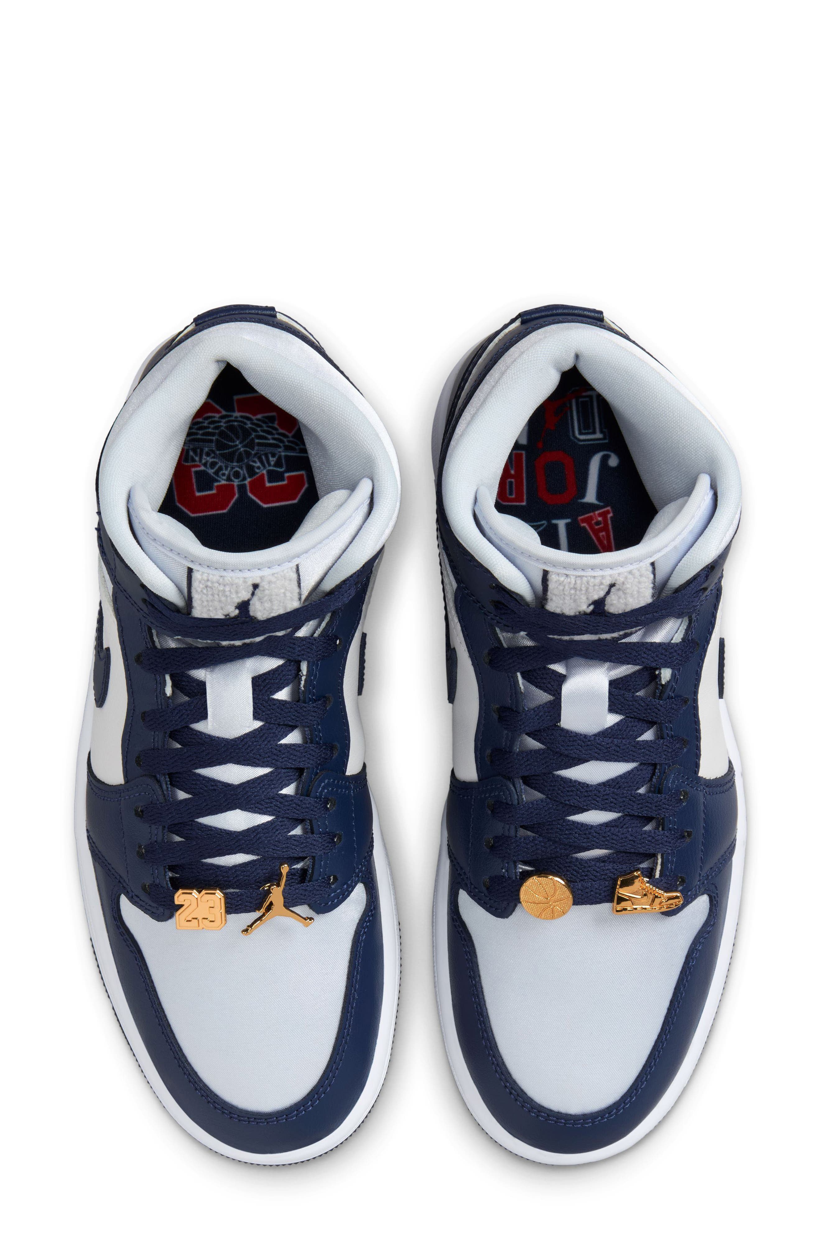 Jordan Air Jordan 1 Mid SE Basketaball Sneaker, Alternate, color, 