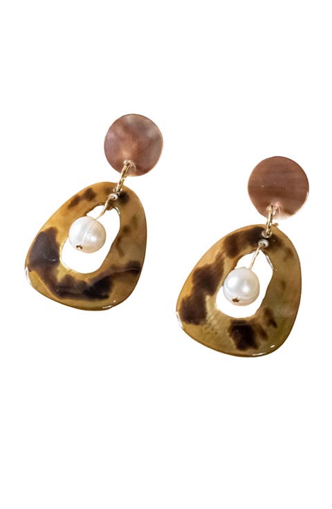 Mother-of-Pearl Hollow Earrings with Inner Pearl