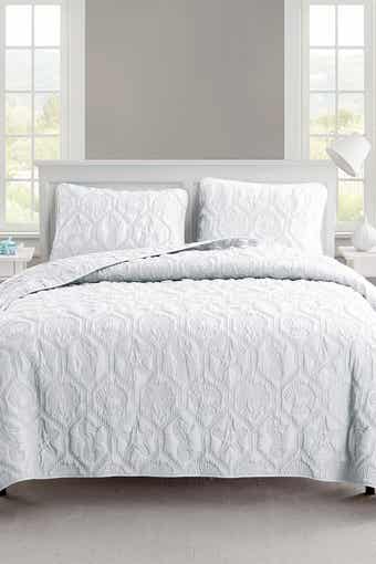VCNY HOME Shore Embossed Quilt Set - Queen