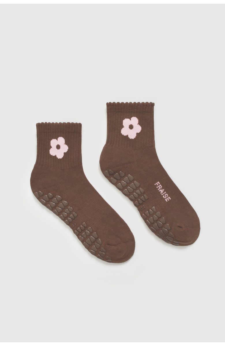 Fraise Petal Quarter Crew Grip Socks, Main, color, Brown/Pink