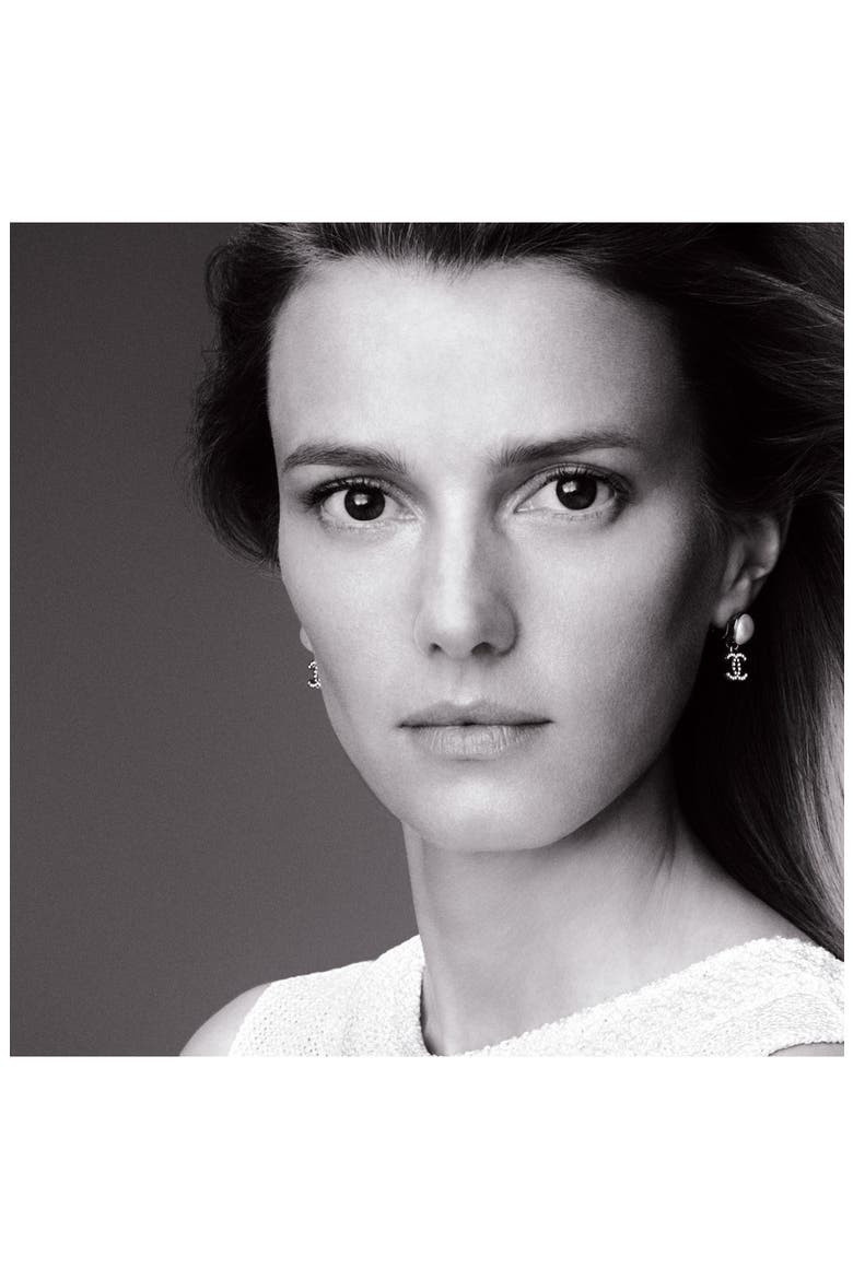 CHANEL LE LIFT FLASH EYE Smooths – Firms – Tightening Effect