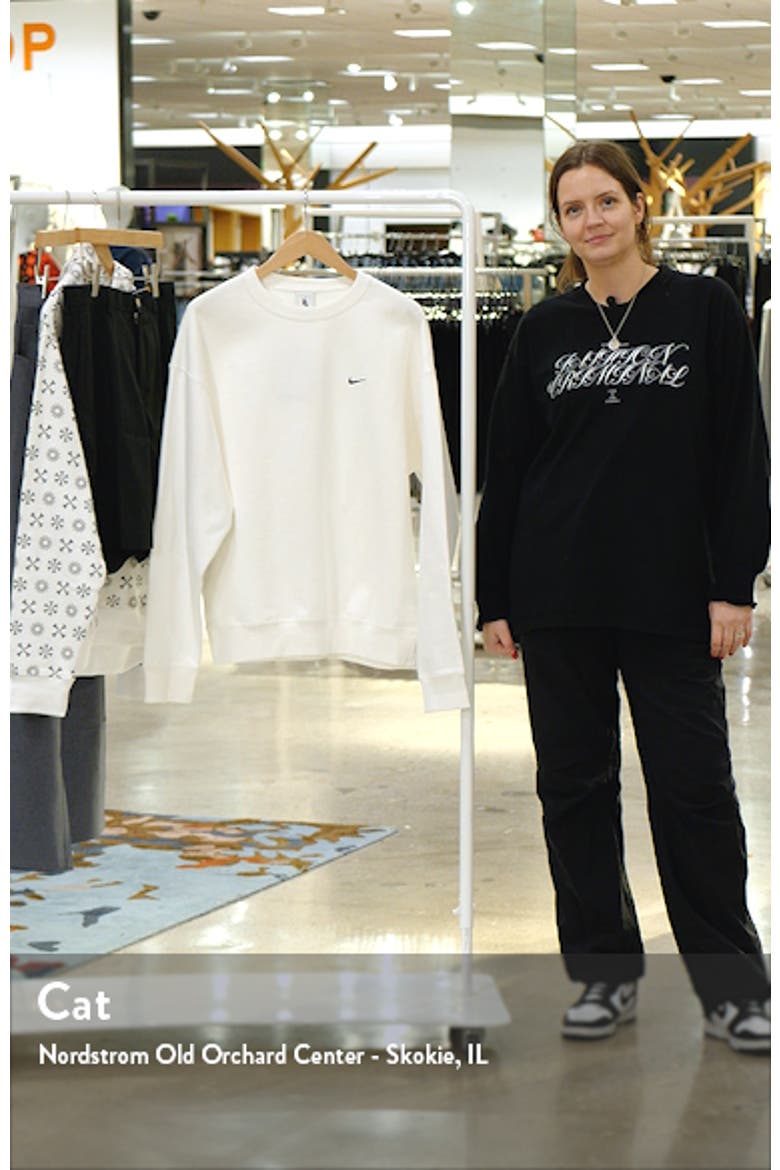 Solo Swoosh Oversize Crewneck Sweatshirt video