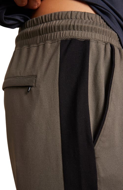 BAREFOOT DREAMS BAREFOOT DREAMS MALIBU COLLECTION® BUTTERCHIC TRACK SHORTS 