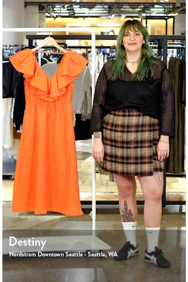 Ruffle Puckered Midi Dress video
