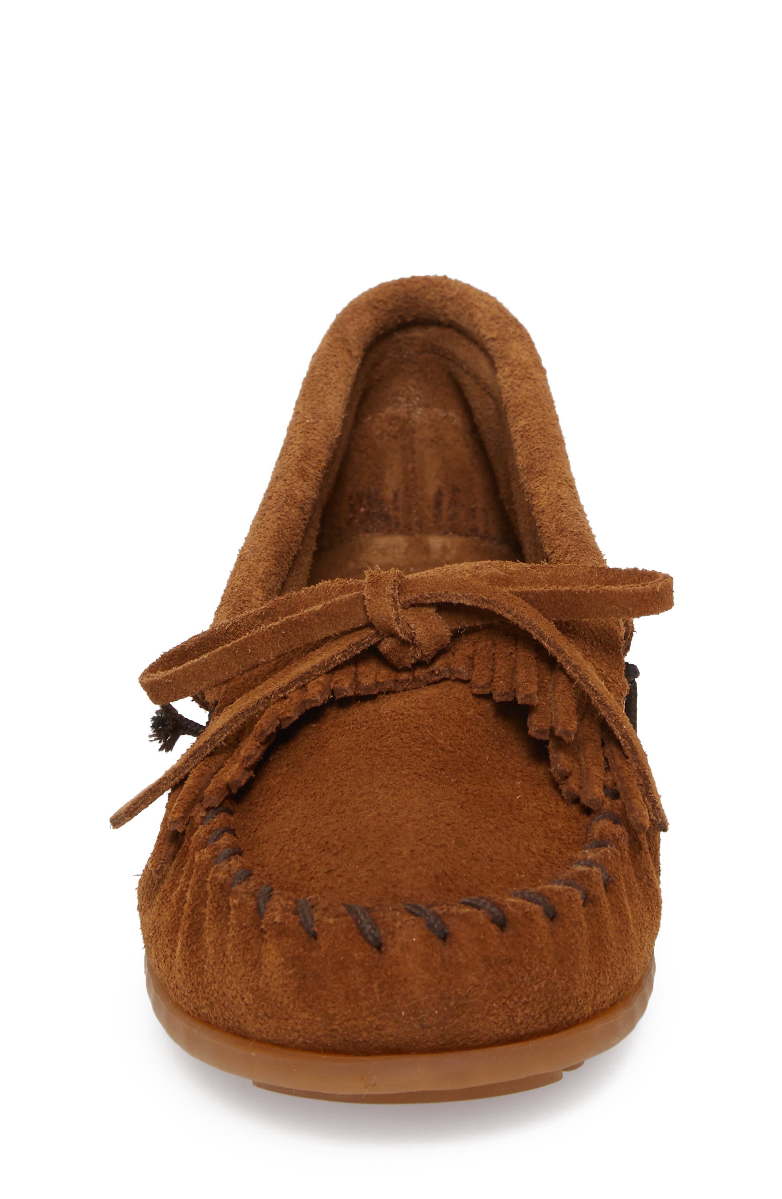 Minnetonka Kilty Driving Shoe, Alternate, color, Dusty Brown