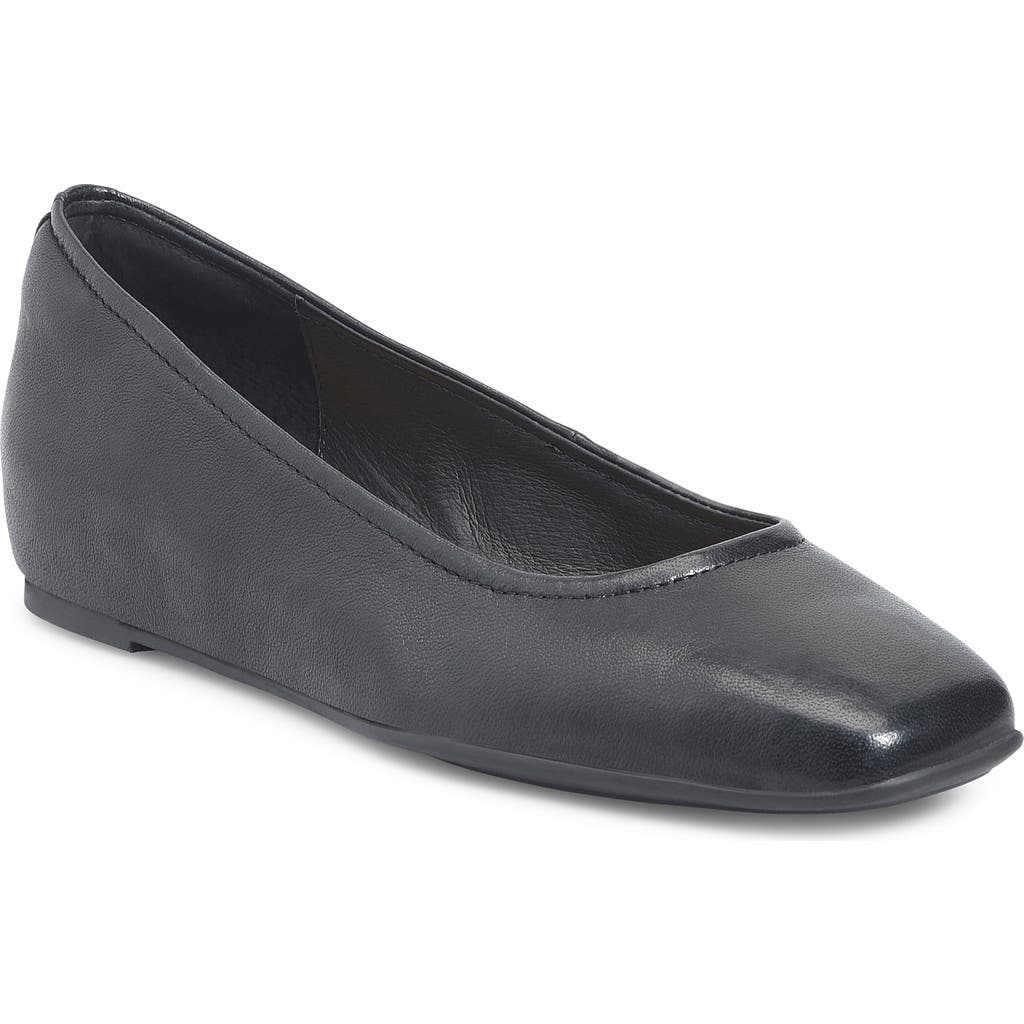 Söfft Poppy Square Toe Flat In Black