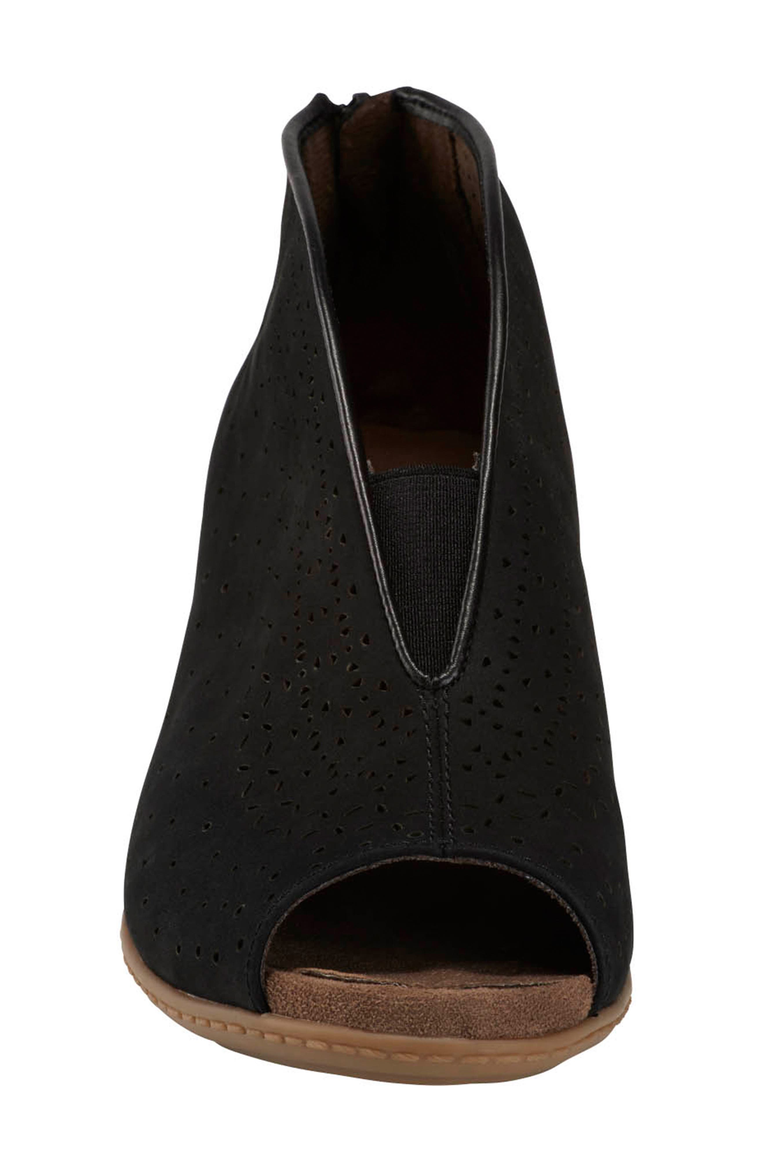 Earth<sup>®</sup> Calgery Quebec Sandal, Alternate, color, 