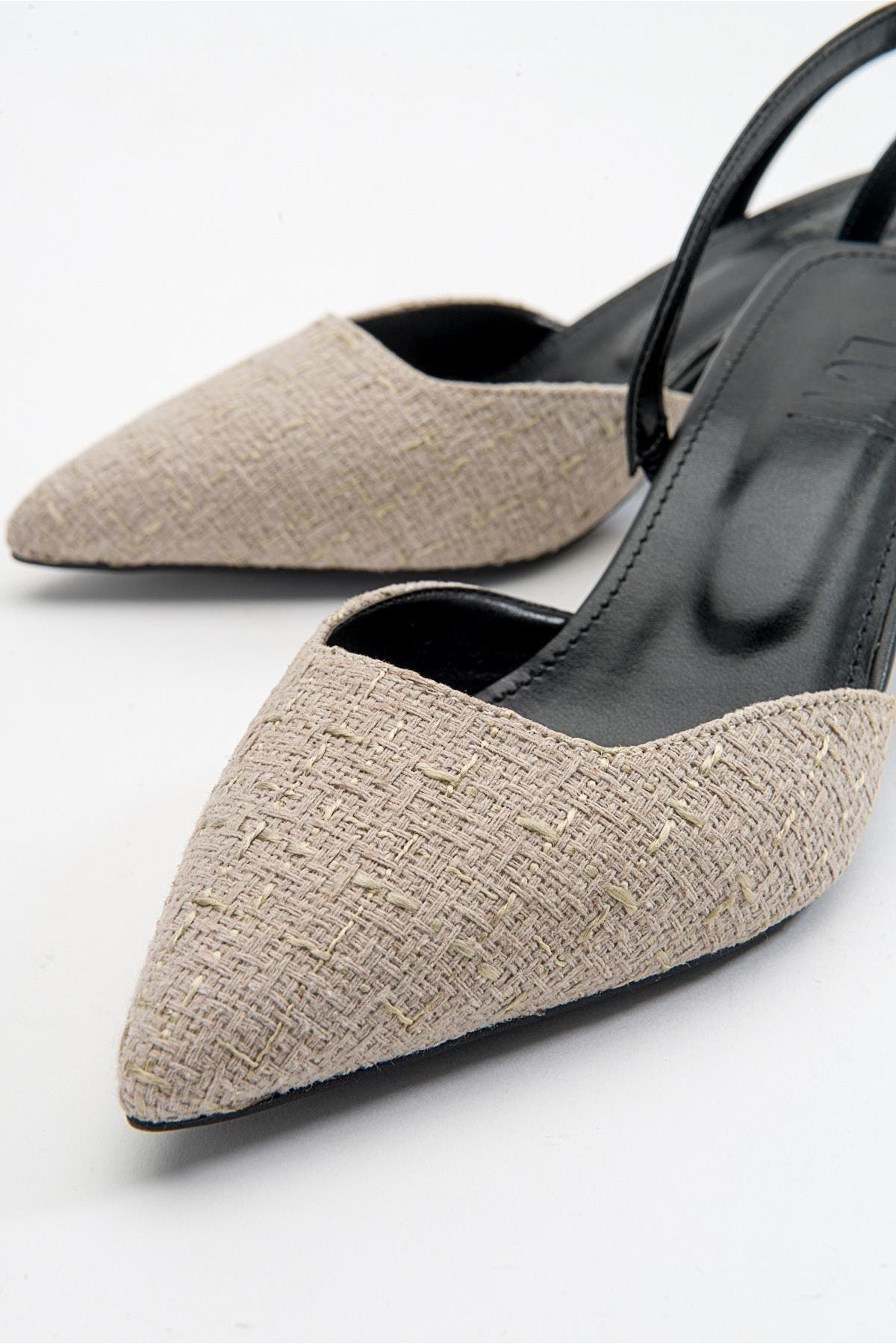 Over Pointed Toe Pump, Alternate, color, Cream