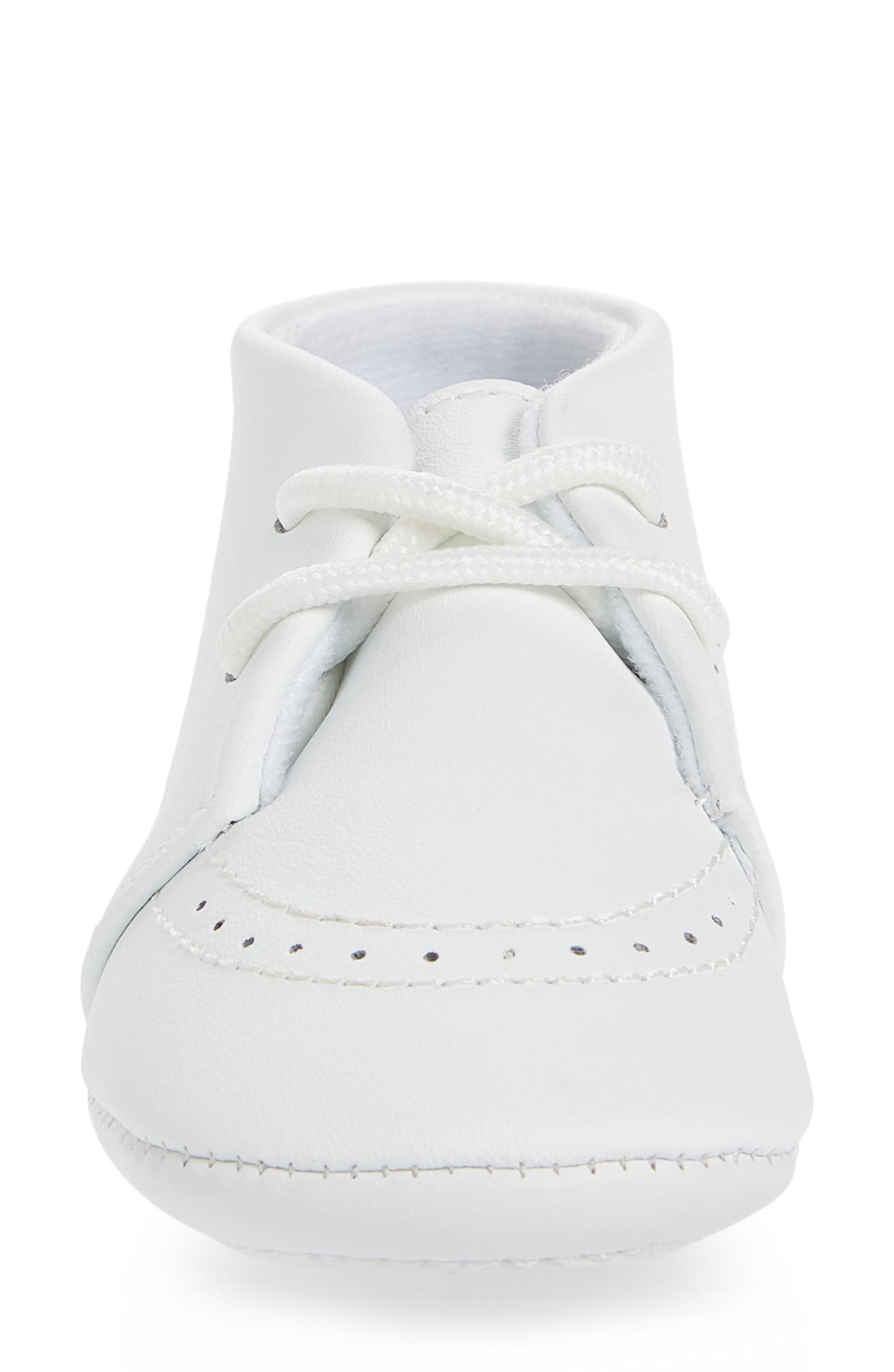 L'AMOUR Benny Brogue Oxford Crib Shoe, Alternate, color, White