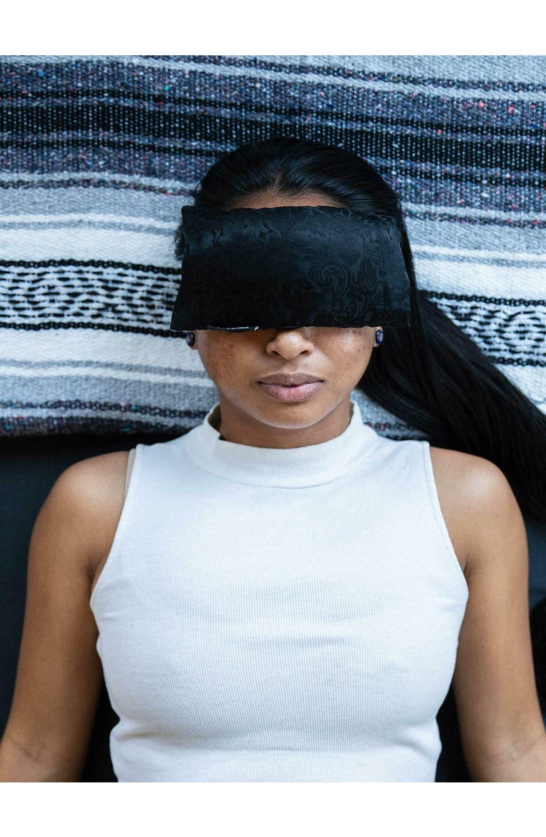 Hugger Mugger Silk Eye Pillow, Alternate, color, Black