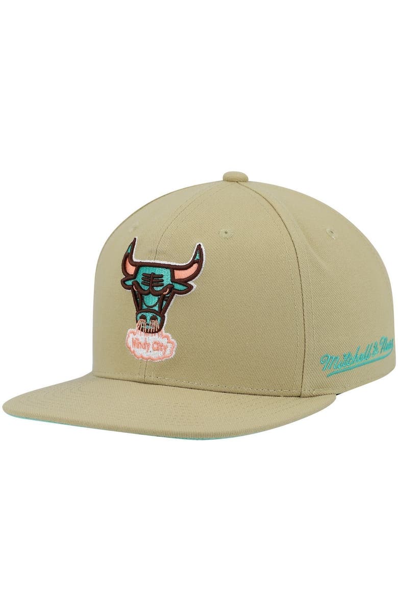 Mitchell & Ness Men's Mitchell & Ness Khaki Chicago Bulls 1996 NBA Finals Hardwood Classics Malibu Sunrise Fitted Hat, Alternate, color,
