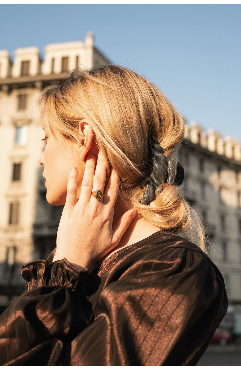 MLE Croissant Claw, Alternate, color, Black Sesame